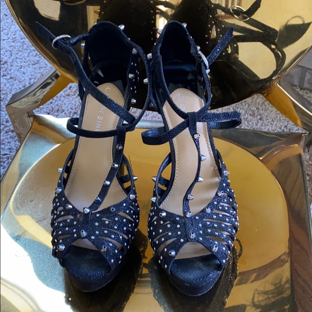 STUDS AND LEATHER ARE HOT Sz 9.5